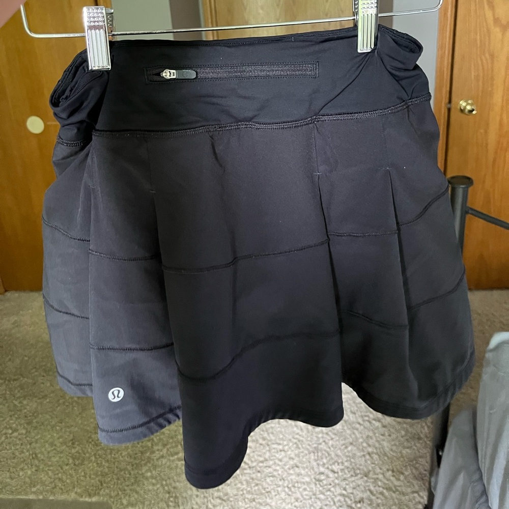 Lululemon pace rival skirt long. Size 4 in black. Barley wore, great condition!